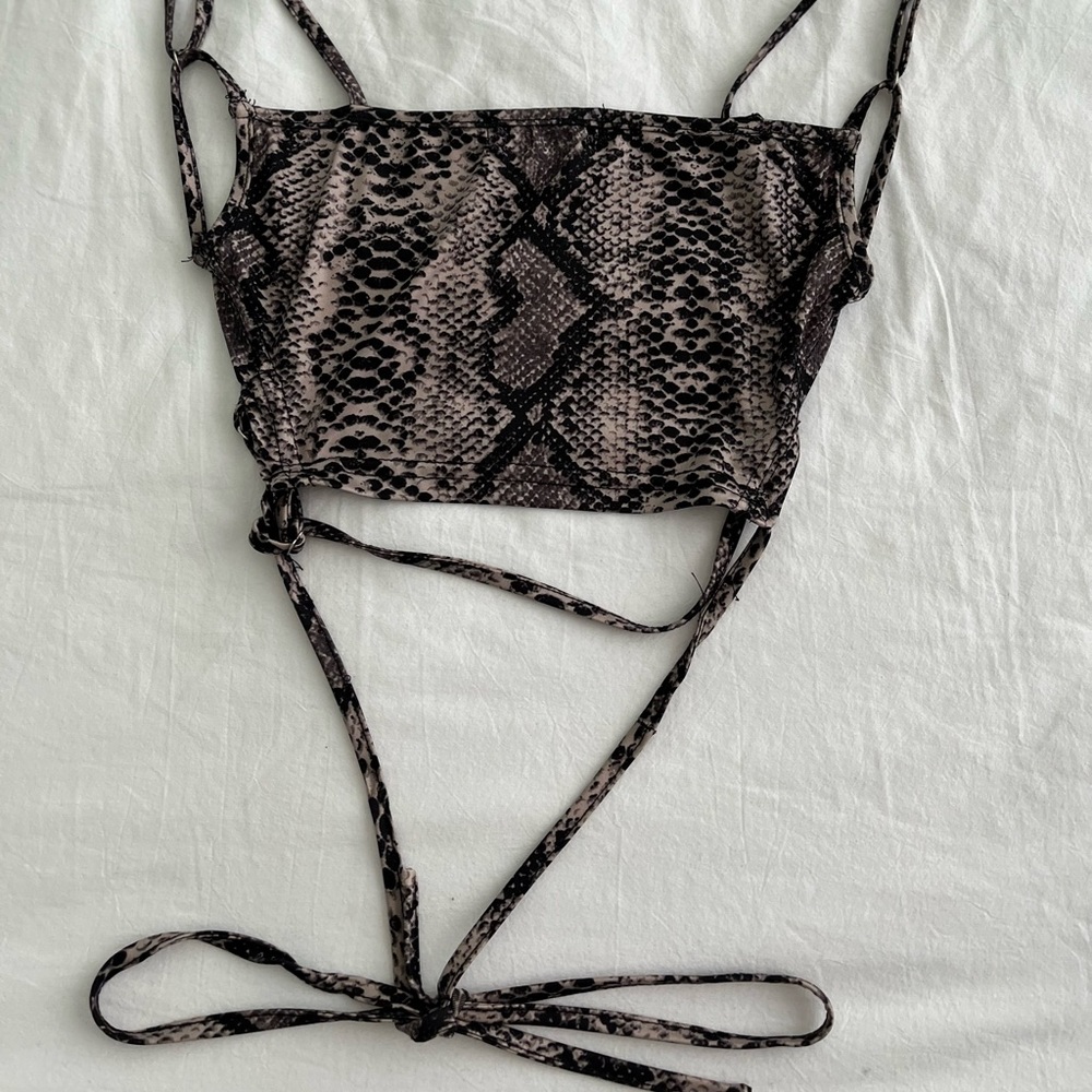 ❣️5for$10❣️Zaful Snake Print Crop Top